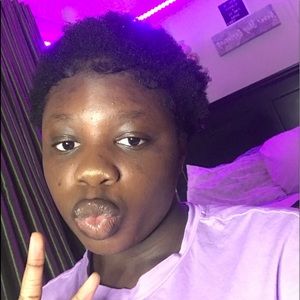 Meet your Posher, Emmanuela